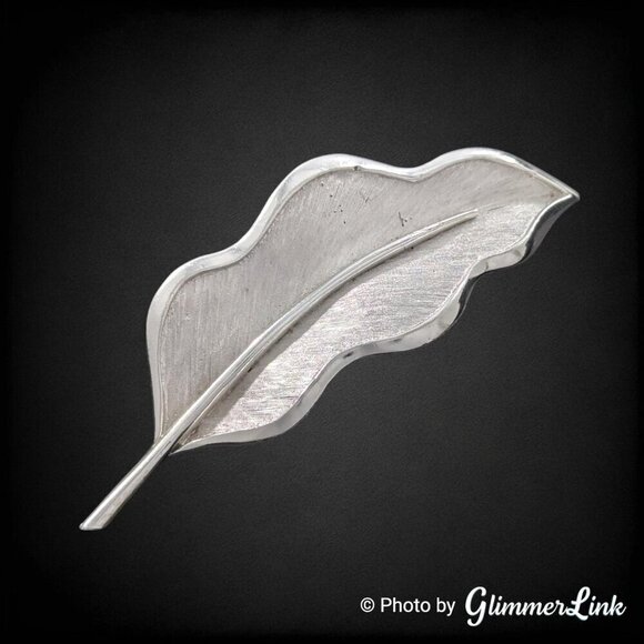 Vintage Crown Trifari Long Wavy Leaf Textured Silver Tone Brooch - Picture 1 of 9